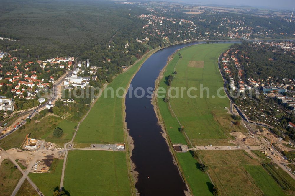 Aerial photograph DRESDEN - Blick auf die im Bau befindliche Waldschlösschenbrücke in Dresden. Das Bauvorhaben ist sehr umstritten, da die UNESCO bereits angedroht hat Dresden den Titel des Weltkulturerbes abzuerkennen, sollte der Bau der Brücke weitergeführt werden. Das Bautzner Oberverwaltungsgericht ordnete hingegen an die Brücke zu bauen, obwohl unklar ist ob dieses Vorhaben rechtens ist. Inzwischen wurden in der Planung der Brücke einige Änderungen vorgenommen. Der Bogen wird kleiner werden, die neue Planung sieht die Brücke einen Meter schmaler vor und die Füße werden nicht so wuchtig, sondern dezent ausfallen. Kontakt: Landeshauptstadt Dresden Stadtplanungsamt Abteilung Stadtplanung und Stadtgestaltung Frau Tauber, Postfach 120020 01001 Dresden, Technisches Rathaus, Hamburger Straße 19 01067 Dresden, 2. Etage, Zimmer 2042, Tel. +49(0)351 4883577, Fax +49(0)351 4883456, Email: bauleitplanung-altstadt-blasewitz@dresden.de; AWB Architekten Architekturbüro Bauer BDA, Blasewitzer Straße 78 01307 Dresden, Tel. +49(0)351 49709 0, Fax +49(0)351 49709 20