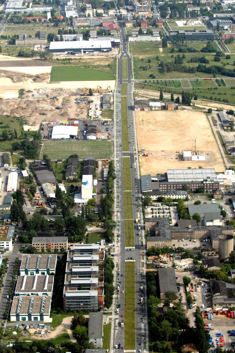 Aerial photograph Berlin - Blick auf den Bau von Hallen und Büroräumen am Groß-Berliner Damm in Berlin-Adlershof. Adlershof ist ein Ortsteil im Bezirk Treptow-Köpenick von Berlin. Im Gewerbepark am Groß-Berliner Damm in unmittelbarer Nähe zum Wirtschafts- und Wissenschaftsstandort Adlershof baut die TLG Immobilien Hallen und Büroräume für produzierendes Gewerbe, Maschinenbauer, Vertriebs-, Großhandel- und Logistikunternehmen. Kontakt: