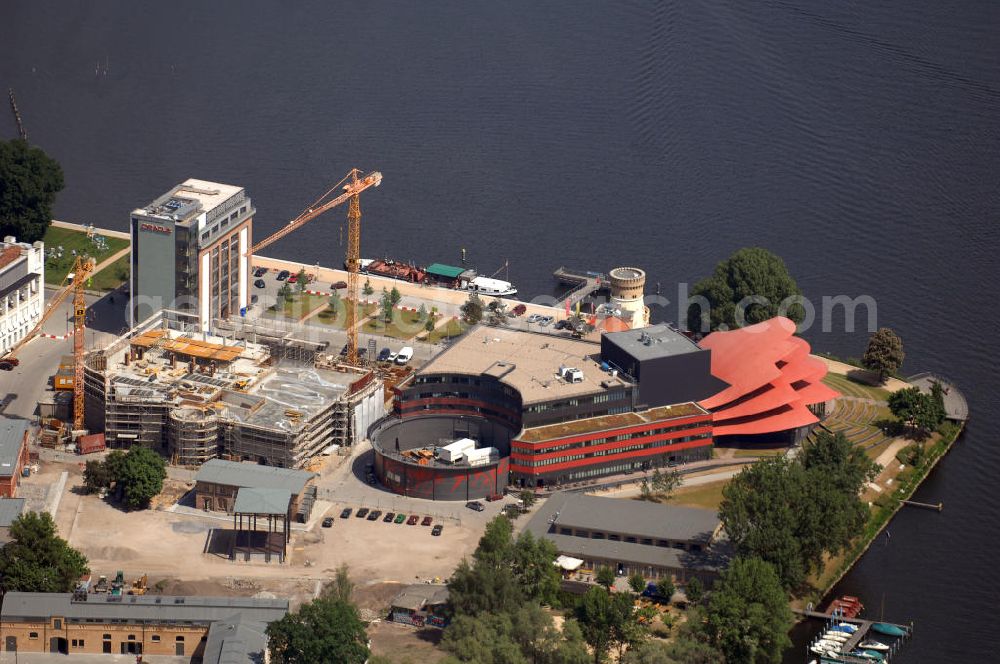 Aerial image Potsdam - Blick auf den Bau des Parkhaus am Hans Otto Theater in Potsdam. Potsdam ist die Hauptstadt des Landes Brandenburg. Sie grenzt im Nordosten unmittelbar an die deutsche Hauptstadt Berlin. Seit September 2006 spielt das Potsdamer Ensemble im neuen Theaterhaus an der Schiffbauergasse. Im Parkhaus sollen ab April 354 Autos Platz haben. Besondere Aufmerksamkeit erfuhr der Neubau durch den Eklat um die Behindertentoilette. Zuständig für den Bau ist das Architektur- und Ingenieurbüro Kock & Lünz, Menzelstr.5, 14467 Potsdam; Tel. +49 (0)331201540