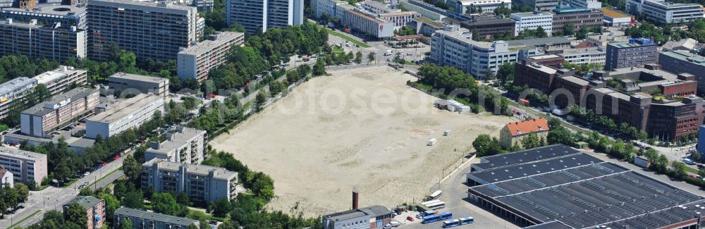 Aerial image München Laim - Blick auf die Baufläche Quartier Zschokkestraße im Stadtteil Laim. Auf dem Gelände des abgerissenen alten Straßenbahndepots soll ein neues Wohngebiet entstehen. Development area in the district Zschokkestraße Laim. On the site of the demolished old tram depot to build a new residential area.