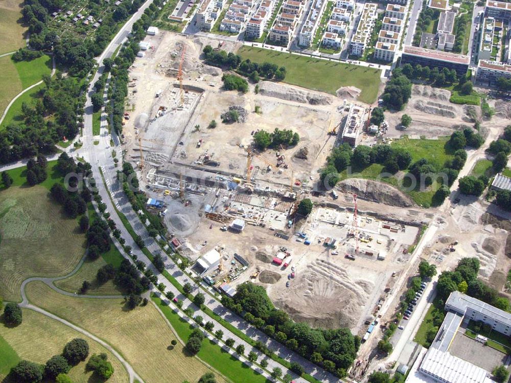 München / Bayern from the bird's eye view: Blick auf das Baugelände des Wohngebietes Olympiapark. Bei CONCEPTBAUGOLD leben Sie direkt am Olympiapark! Wohnen Sie in der besten Ausgangslage .Beim Ackermannbogen in Schwabing kommt das Beste zum Schluss: Mit CONCEPTBAUGOLD wird das letzte Grundstück direkt am Olympiapark bebaut. Beratungspavillion vor Ort: Ackermannstr. 49, 80797 München Mo-So 14.00 - 18.00 Uhr Anruf zum Ortstarif: Telefon: 01801. 266 277, Fax: 089.350 949-41, gold@conceptbau.de