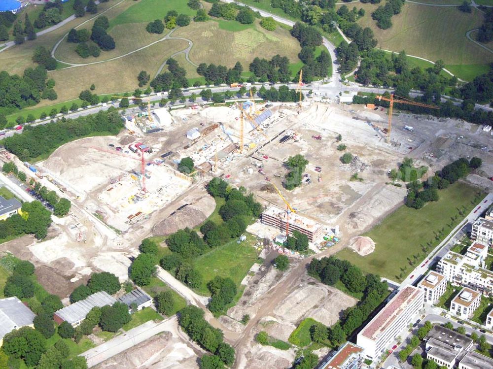 Aerial photograph München / Bayern - Blick auf das Baugelände des Wohngebietes Olympiapark. Bei CONCEPTBAUGOLD leben Sie direkt am Olympiapark! Wohnen Sie in der besten Ausgangslage .Beim Ackermannbogen in Schwabing kommt das Beste zum Schluss: Mit CONCEPTBAUGOLD wird das letzte Grundstück direkt am Olympiapark bebaut. Beratungspavillion vor Ort: Ackermannstr. 49, 80797 München Mo-So 14.00 - 18.00 Uhr Anruf zum Ortstarif: Telefon: 01801. 266 277, Fax: 089.350 949-41, gold@conceptbau.de