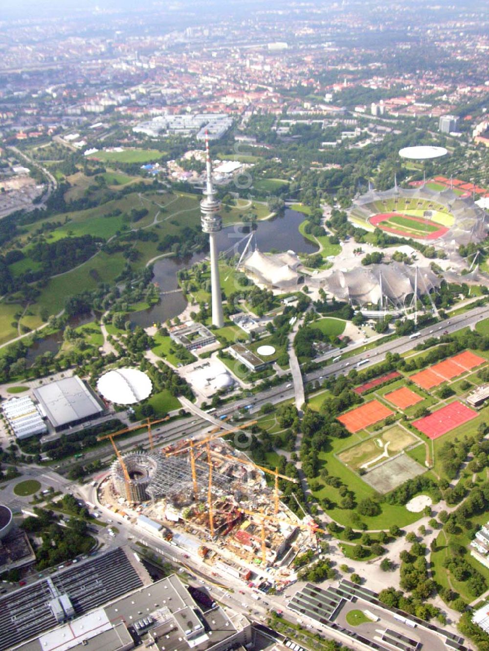 Aerial photograph München / Bayern - Erweiterungsbau am BMW-Werk in München