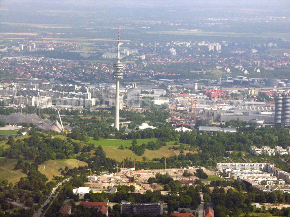 München / Bayern from above - Blick auf das Baugelände des Wohngebietes Olympiapark. Bei CONCEPTBAUGOLD leben Sie direkt am Olympiapark! Wohnen Sie in der besten Ausgangslage .Beim Ackermannbogen in Schwabing kommt das Beste zum Schluss: Mit CONCEPTBAUGOLD wird das letzte Grundstück direkt am Olympiapark bebaut. Beratungspavillion vor Ort: Ackermannstr. 49, 80797 München Mo-So 14.00 - 18.00 Uhr Anruf zum Ortstarif: Telefon: 01801. 266 277, Fax: 089.350 949-41, gold@conceptbau.de