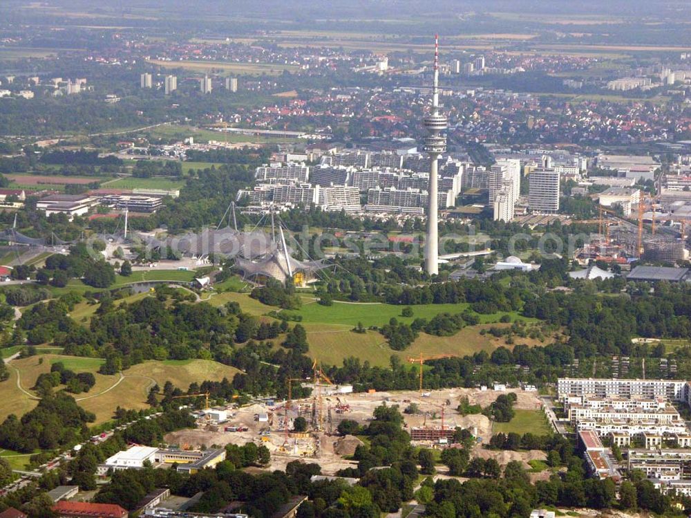 Aerial photograph München / Bayern - Blick auf das Baugelände des Wohngebietes Olympiapark. Bei CONCEPTBAUGOLD leben Sie direkt am Olympiapark! Wohnen Sie in der besten Ausgangslage .Beim Ackermannbogen in Schwabing kommt das Beste zum Schluss: Mit CONCEPTBAUGOLD wird das letzte Grundstück direkt am Olympiapark bebaut. Beratungspavillion vor Ort: Ackermannstr. 49, 80797 München Mo-So 14.00 - 18.00 Uhr Anruf zum Ortstarif: Telefon: 01801. 266 277, Fax: 089.350 949-41, gold@conceptbau.de