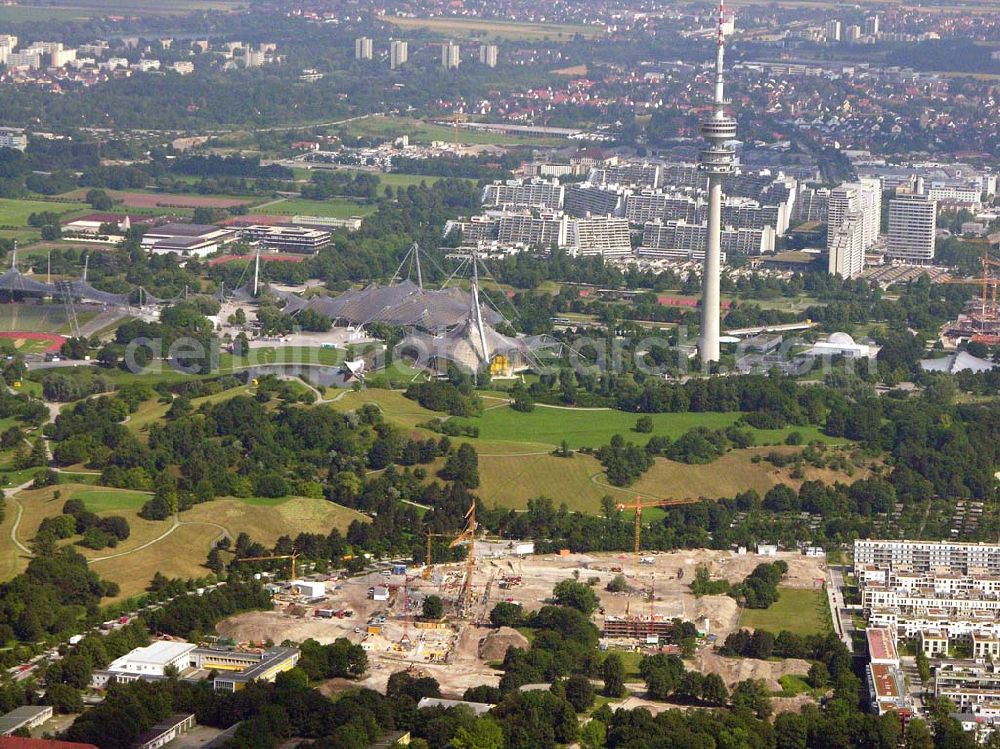 München / Bayern from above - Blick auf das Baugelände des Wohngebietes Olympiapark. Bei CONCEPTBAUGOLD leben Sie direkt am Olympiapark! Wohnen Sie in der besten Ausgangslage .Beim Ackermannbogen in Schwabing kommt das Beste zum Schluss: Mit CONCEPTBAUGOLD wird das letzte Grundstück direkt am Olympiapark bebaut. Beratungspavillion vor Ort: Ackermannstr. 49, 80797 München Mo-So 14.00 - 18.00 Uhr Anruf zum Ortstarif: Telefon: 01801. 266 277, Fax: 089.350 949-41, gold@conceptbau.de