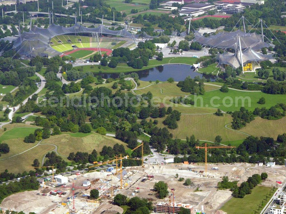 München / Bayern from above - Blick auf das Baugelände des Wohngebietes Olympiapark. Bei CONCEPTBAUGOLD leben Sie direkt am Olympiapark! Wohnen Sie in der besten Ausgangslage .Beim Ackermannbogen in Schwabing kommt das Beste zum Schluss: Mit CONCEPTBAUGOLD wird das letzte Grundstück direkt am Olympiapark bebaut. Beratungspavillion vor Ort: Ackermannstr. 49, 80797 München Mo-So 14.00 - 18.00 Uhr Anruf zum Ortstarif: Telefon: 01801. 266 277, Fax: 089.350 949-41, gold@conceptbau.de