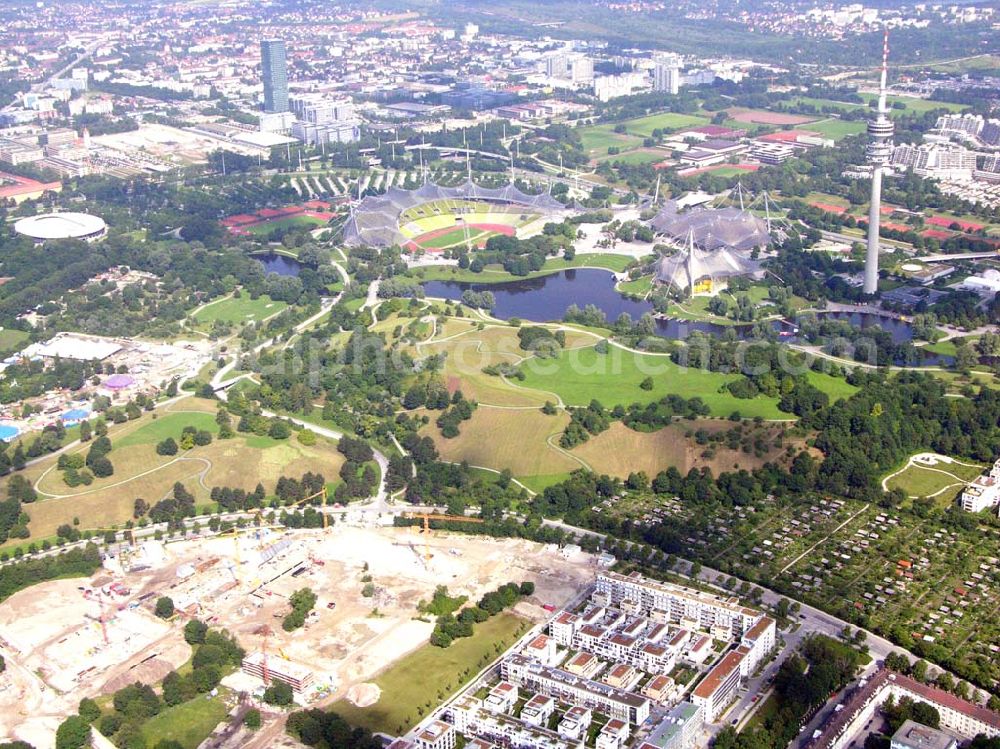 Aerial photograph München / Bayern - Blick auf das Baugelände des Wohngebietes Olympiapark. Bei CONCEPTBAUGOLD leben Sie direkt am Olympiapark! Wohnen Sie in der besten Ausgangslage .Beim Ackermannbogen in Schwabing kommt das Beste zum Schluss: Mit CONCEPTBAUGOLD wird das letzte Grundstück direkt am Olympiapark bebaut. Beratungspavillion vor Ort: Ackermannstr. 49, 80797 München Mo-So 14.00 - 18.00 Uhr Anruf zum Ortstarif: Telefon: 01801. 266 277, Fax: 089.350 949-41, gold@conceptbau.de