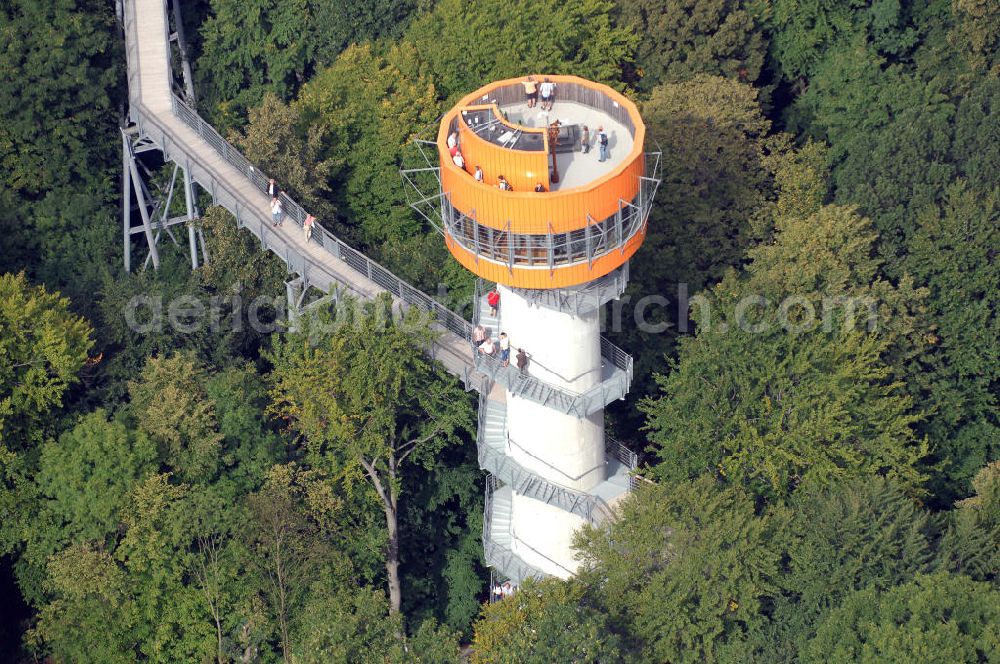 Bad Langensalza from above - Blick auf den Baumturm im Baumkronenpfad in Thüringer Nationalpark Hainich. Dieser Naturlehrpfad befindet sich im Stadtwald von Bad Langensalza und der Bauwerkeigentümer ist die Stadt. Das Projekt wird von der Reko GmbH betrieben und kostet 1,8 Mio. Euro. Der Pfad ist 306 m lang und endet in 24,5 m Höhe auf dem abgebildetem Baumturm. Der Pfad kann ganzjährig besucht werden. Kontakt: Hainichland - Tourismusverband der Thüringer Nationalparkregion e.V., Bei der Marktkirche 9, 99947 Bad Langensalza, Email info@hainichland.de, Tel. +49 (0)3603 892658, Fax +49 (0)3603 892673