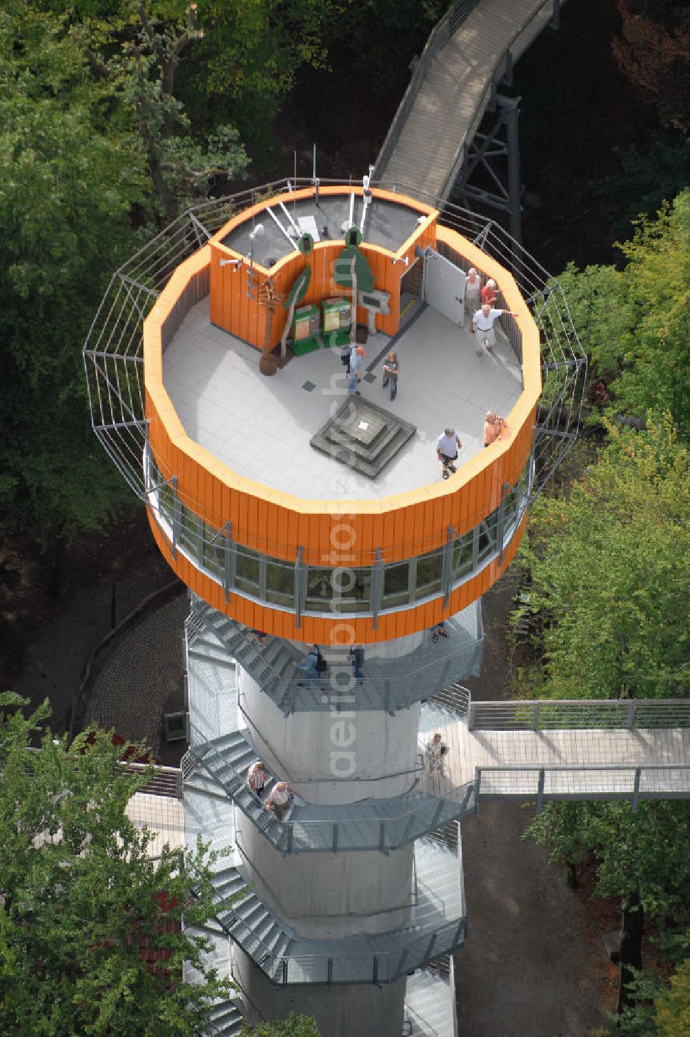 Aerial image Bad Langensalza - Blick auf den Baumturm im Baumkronenpfad in Thüringer Nationalpark Hainich. Dieser Naturlehrpfad befindet sich im Stadtwald von Bad Langensalza und der Bauwerkeigentümer ist die Stadt. Das Projekt wird von der Reko GmbH betrieben und kostet 1,8 Mio. Euro. Der Pfad ist 306 m lang und endet in 24,5 m Höhe auf dem abgebildetem Baumturm. Der Pfad kann ganzjährig besucht werden. Kontakt: Hainichland - Tourismusverband der Thüringer Nationalparkregion e.V., Bei der Marktkirche 9, 99947 Bad Langensalza, Email info@hainichland.de, Tel. +49 (0)3603 892658, Fax +49 (0)3603 892673