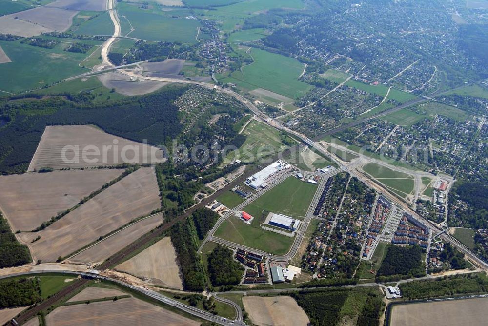 Aerial photograph Berlin - Altglienicke - Blick auf die Baurarbeiten zur Stadtautobahnanbindung des Flughafens Berlin-Schönefeld im Bereich Altglienicke