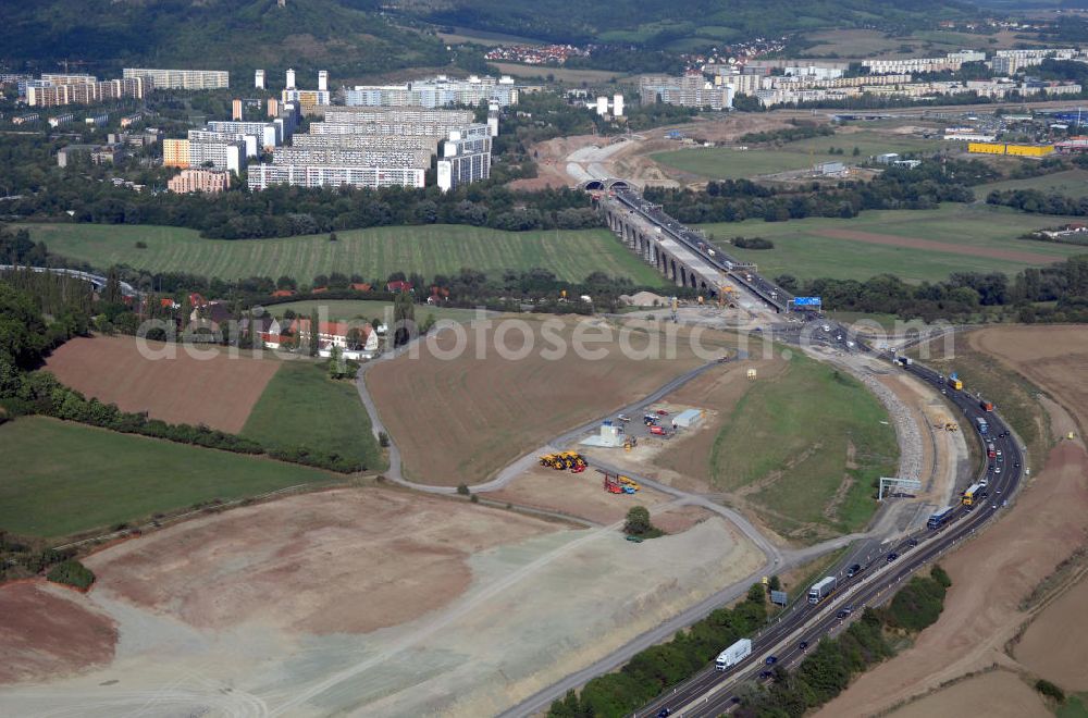 Jena from the bird's eye view: Blick auf Bauarbeiten der Autobahn 4 bei Jena. Seit 2004 wird an der Autobahn 4 bei Jena gebaut. Sie soll sechsspurig werden und in Teilabschnitten eingetunnelt werden um die Anwohner gegen den Lärm zu schützen. Zudem wurde neben der alten Saalebrücke eine neue errichtet.