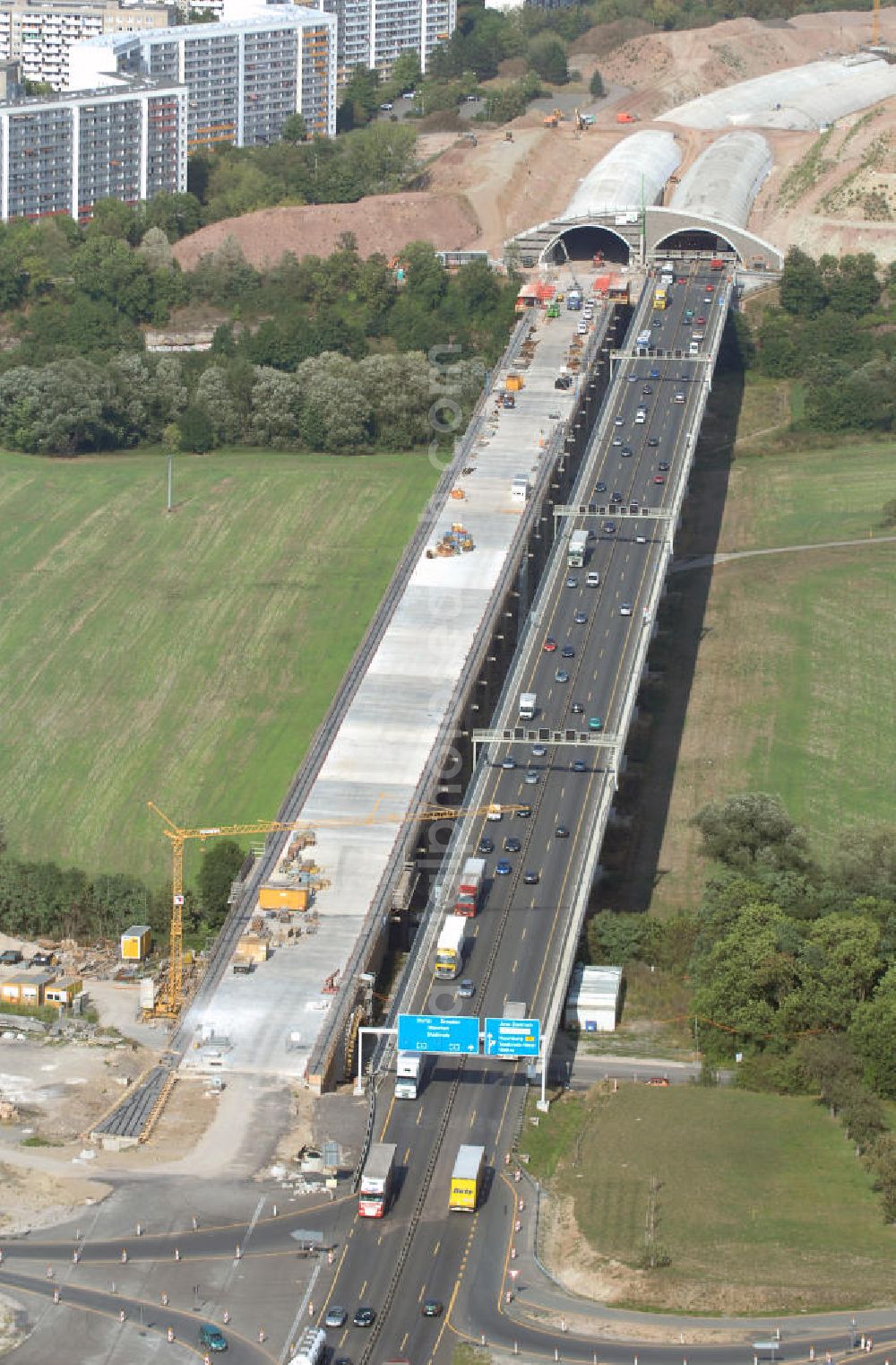 Aerial image Jena - Blick auf die Baustelle der Autobahn 4 in Jena Göschwitz. Die Bauarbeiten haben im Jahr 2004 begonnen. Ziel ist der Ausbau zu einer sechsspurigen Autobahn und die Lärmminderung durch die Eintunnelung eines Teilstückes der Autobahn. Außerdem entstand mit 5 Meter Abstand eine zweite Brücke neben der denkmalgeschützten Saalebrücke. Kontakt: Ingenieurgruppe BEB GmbH, Über der Nonnenwiese 7 99428 Weimar, Tel. +49(0)3643 7466 0, Fax +49(0)3643 7466 29, Email: kontakt@beb-weimar.de