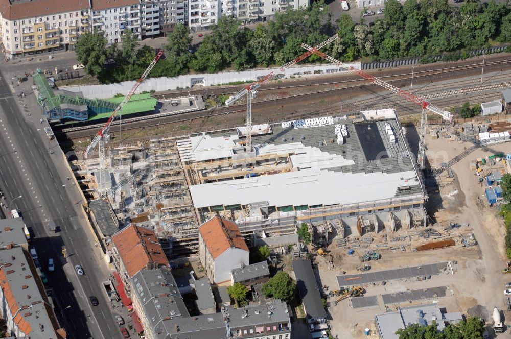 Berlin from the bird's eye view: Blick auf eine Baustelle für ein Einkaufszentrum an der Hermannbrücke in Berlin-Neukölln. Das Hermann-Quartier wird unmittelbar am S-Bahnhof Hermannstraße errichtet und bietet EInzelhandelsflächen, Parkplatz und ein Ärztezentrum. Ende 2008 wird es eröffnet. Bauherr: TRIGON Invest GmbH & Co. KG, Antje Rebbert, Katharina-Heinroth-Ufer 1, 10787 Berlin, Tel. +49 (0)30.25 41 15 13, Fax +49 (0)30.25 41 15 99, Email antje.rebbert@trigon-invest.de