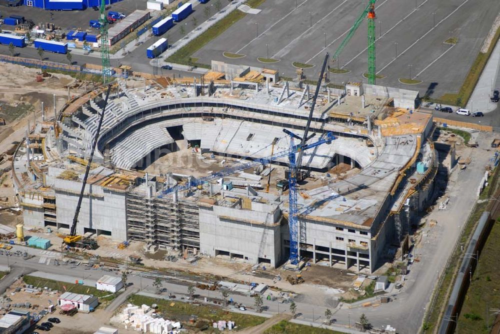 Aerial photograph Berlin - Blick auf die Baustelle der fast rohbaufertigen zukünftigen O2 World Arena im Berliner Bezirk Kreuzberg/Friedrichshain. Die Multifunktionsarena, die bis zu 17.000 Zuschauer fassen kann, wird auf dem Areal des ehemaligen Ostgüterbahnhofs im Bezirk Kreuzberg-Friedrichshain bis Ende 2008 enstehen.