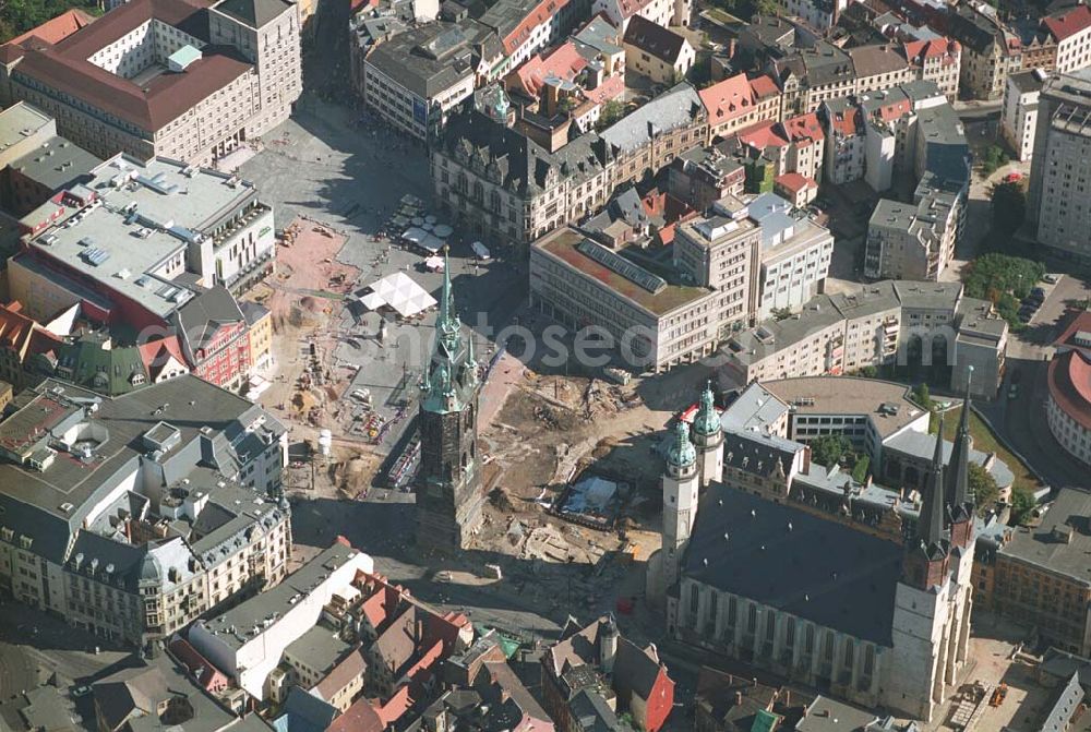 Halle (Sachsen-Anhalt) from the bird's eye view: Baustelle Innenstadt - Marktplatz. Ziel ist, dass sich die historische Altstadt zur 1200-Jahr-Feier mit einer einladenden und repräsentativen Mitte den Bürgern und Besuchern präsentiert.Das Landschafts- architekturbüro Rehwaldt aus Dresden wurde mit der weiteren Arbeit beauftragt.Rehwaldt Landschaftsarchitekten Bautzner Strasse 133; 01099 Dresden Tel: 0351-8119690; Fax: 0351-8119699 mail@rehwaldt.de;