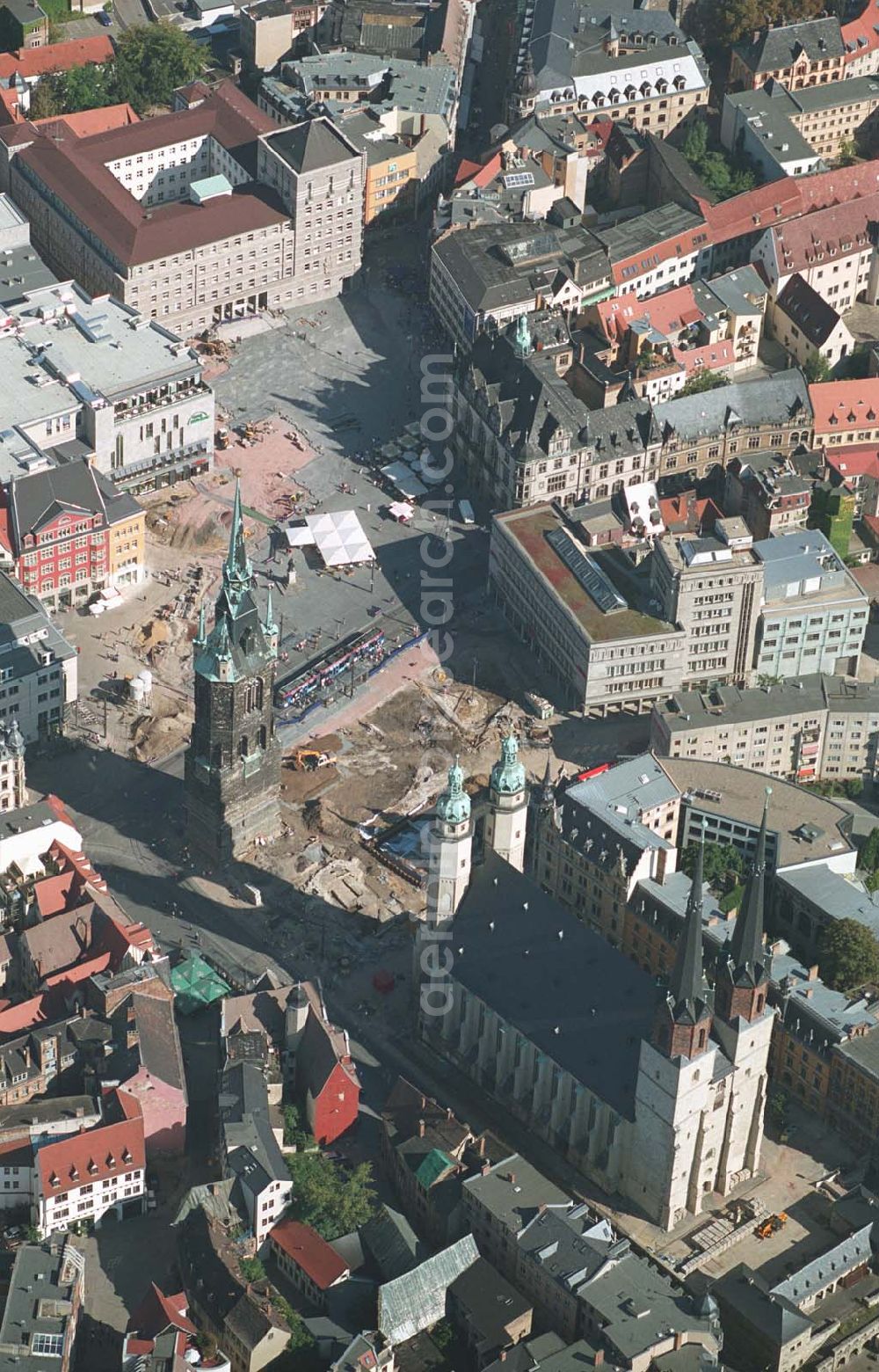 Aerial image Halle (Sachsen-Anhalt) - Baustelle Innenstadt - Marktplatz. Ziel ist, dass sich die historische Altstadt zur 1200-Jahr-Feier mit einer einladenden und repräsentativen Mitte den Bürgern und Besuchern präsentiert.Das Landschafts- architekturbüro Rehwaldt aus Dresden wurde mit der weiteren Arbeit beauftragt.Rehwaldt Landschaftsarchitekten Bautzner Strasse 133; 01099 Dresden Tel: 0351-8119690; Fax: 0351-8119699 mail@rehwaldt.de;