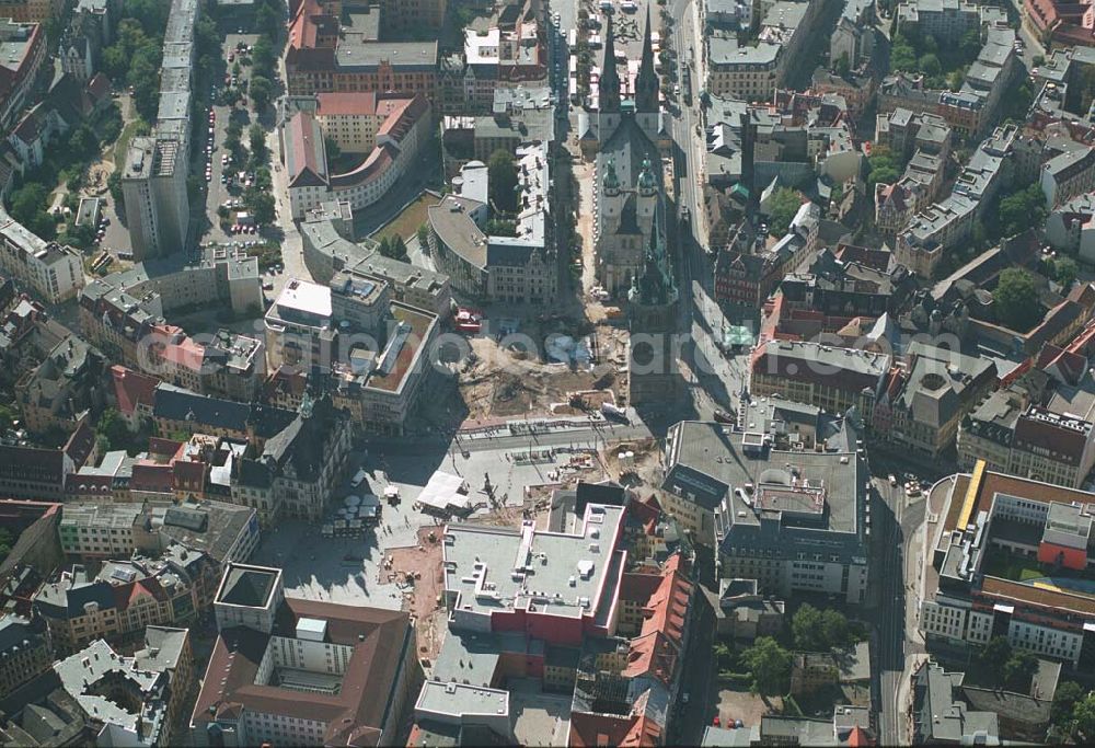 Halle (Sachsen-Anhalt) from above - Baustelle Innenstadt - Marktplatz. Ziel ist, dass sich die historische Altstadt zur 1200-Jahr-Feier mit einer einladenden und repräsentativen Mitte den Bürgern und Besuchern präsentiert.Das Landschafts- architekturbüro Rehwaldt aus Dresden wurde mit der weiteren Arbeit beauftragt.Rehwaldt Landschaftsarchitekten Bautzner Strasse 133; 01099 Dresden Tel: 0351-8119690; Fax: 0351-8119699 mail@rehwaldt.de;