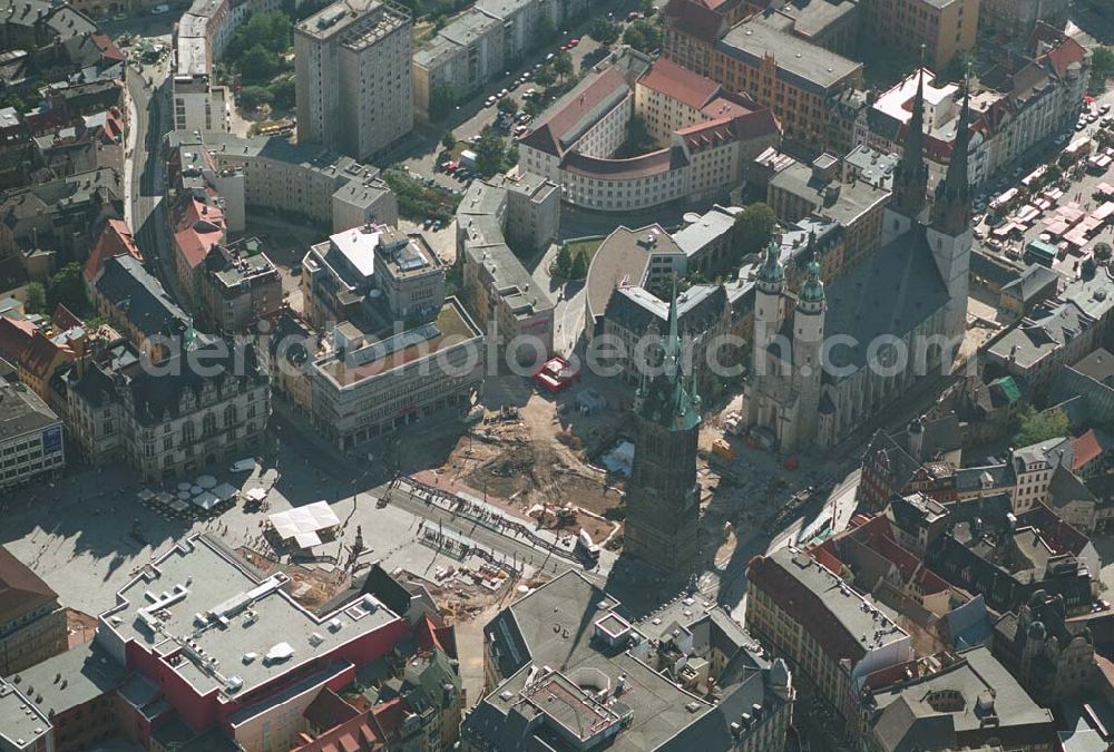 Halle (Sachsen-Anhalt) from the bird's eye view: Baustelle Innenstadt - Marktplatz. Ziel ist, dass sich die historische Altstadt zur 1200-Jahr-Feier mit einer einladenden und repräsentativen Mitte den Bürgern und Besuchern präsentiert.Das Landschafts- architekturbüro Rehwaldt aus Dresden wurde mit der weiteren Arbeit beauftragt.Rehwaldt Landschaftsarchitekten Bautzner Strasse 133; 01099 Dresden Tel: 0351-8119690; Fax: 0351-8119699 mail@rehwaldt.de;