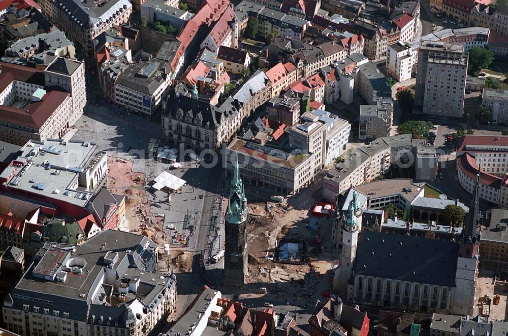 Aerial image Halle (Sachsen-Anhalt) - Baustelle Innenstadt - Marktplatz. Ziel ist, dass sich die historische Altstadt zur 1200-Jahr-Feier mit einer einladenden und repräsentativen Mitte den Bürgern und Besuchern präsentiert.Das Landschafts- architekturbüro Rehwaldt aus Dresden wurde mit der weiteren Arbeit beauftragt.Rehwaldt Landschaftsarchitekten Bautzner Strasse 133; 01099 Dresden Tel: 0351-8119690; Fax: 0351-8119699 mail@rehwaldt.de;