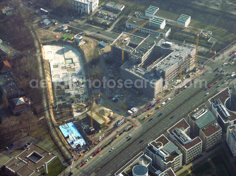 Berlin from the bird's eye view: 07.02.2005 Blick auf die Baustelle am Klingelhöfer dreieck in Berlin Tiergarten.