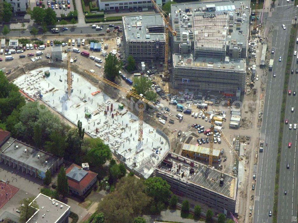 Berlin-Tiergarten from the bird's eye view: 02.05.2005 Blick auf die Baustelle am Klingelhöfer Dreieck in Berlin Tiergarten. Ein Projekt der GROTH-Gruppe, HOCHTIEF,