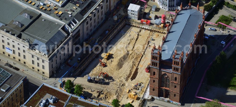 Aerial photograph Berlin - View of construction site of the Kronprinzengärten in Berlin-Mitte. On the area between the Federal Foreign Office, the Kronprinzenpalais, the Friedrichswerder Church and the Oberwallstreet created an exclusive building complex of luxury apartments. This new project is implemented by the Bauwert Investment Group