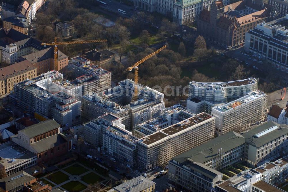 Aerial image München - Blick auf die Baustelle der Lenbach Gärten, einem urbanen Wohn- und Geschäftshauskpmplex südlich Abtei und Pfarrei St. Bonifaz. Ein Projekt der FRANKONIA Eurobau AG,Hübeck 5,41334 Nettetal,Tel. 02158-91 53 30,Fax 02158-84 77,Mail: info@frankonia-nettetal.de,