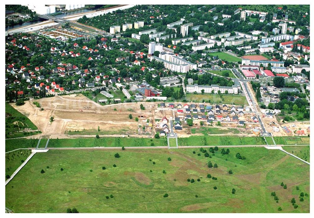 Aerial image Berlin Johannisthal - Neubau von Einfamilienhäuseranam Gewerbe- und Entwicklungsgebiet WISTAS am ehem. Flugplatz Johannisthal