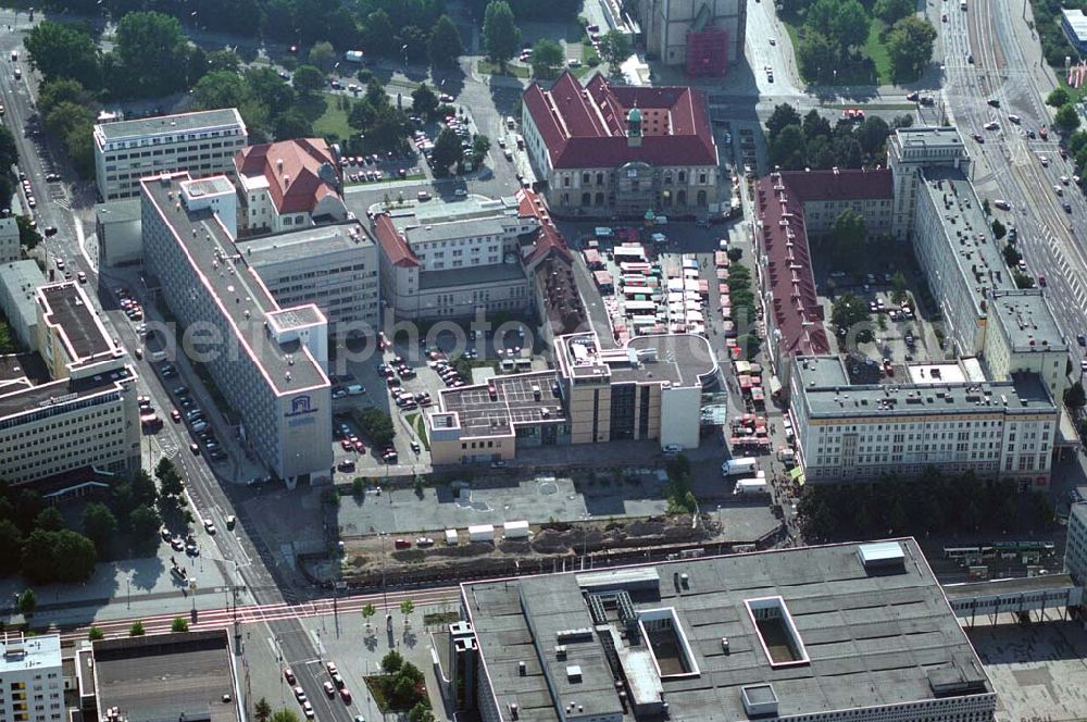 Aerial image Magdeburg (Sachsen-Anhalt) - Nach positiven Abschlussgesprächen zwischen den Investoren und der Landeshauptstadt Magdeburg wurde nun der offizielle Baustart für das neue „Marietta-Quartier“ für Anfang November 2005 bekannt gegeben. Die Fertigstellung des Geschäfts- und Bürohauses mit einem Gesamtinvestitionsvolumen von 20 bis 25 Millionen Euro ist zum Jahreswechsel 2006/2007 geplant. Bauherr: Dr. Henke & Schorr Grundstücksgesellschaft mbH Alexan der Platz 5, 10178 Berlin;Tel.: 030/ 247 205 74, Fax 030/ 247 207 17;