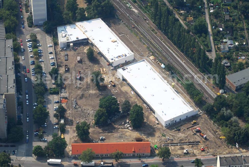 Berlin from the bird's eye view: Blick auf die Baustelle des Market Stadtteilzentrums an der Alfred-Kowalke-Straße in Berlin-Lichtenberg. Beteiligte Firmen: GWB Gesellschaft für Geschäfts- und Wohnbauten mbH und Co. KG, Hauptstr. 1a, 22962 Siek, Tel.: 01407/908061 Bauleitung: PLK Städtebau, Winsstr. 53, 10405 Berlin, Tel.: 030/39071460 Baufirma: STRABAG Hoch- und Ingenieurbau AG, Bessemer Str. 42b, 12103 Berlin, Dipl.-Ing. Peter Dörges, Tel.: +49 (0)30 / 754 77-0, eMail: peter.doerges@strabag.de