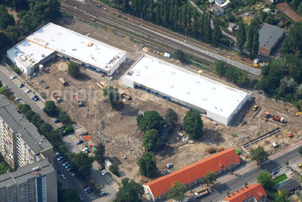 Berlin from the bird's eye view: Blick auf die Baustelle des Market Stadtteilzentrums an der Alfred-Kowalke-Straße in Berlin-Lichtenberg. Beteiligte Firmen: GWB Gesellschaft für Geschäfts- und Wohnbauten mbH und Co. KG, Hauptstr. 1a, 22962 Siek, Tel.: 01407/908061 Bauleitung: PLK Städtebau, Winsstr. 53, 10405 Berlin, Tel.: 030/39071460 Baufirma: STRABAG Hoch- und Ingenieurbau AG, Bessemer Str. 42b, 12103 Berlin, Dipl.-Ing. Peter Dörges, Tel.: +49 (0)30 / 754 77-0, eMail: peter.doerges@strabag.de