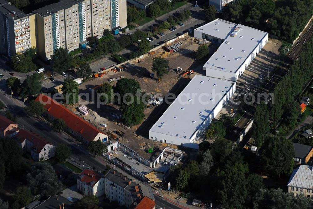 Berlin-Lichtenberg from the bird's eye view: Blick auf die Baustelle des Market Stadtteilzentrums an der Alfred-Kowalke-Straße in Berlin-Lichtenberg. Beteiligte Firmen: GWB Gesellschaft für Geschäfts- und Wohnbauten mbH und Co. KG, Hauptstr. 1a, 22962 Siek, Tel.: 01407/908061 Bauleitung: PLK Städtebau, Winsstr. 53, 10405 Berlin, Tel.: 030/39071460 Baufirma: STRABAG Hoch- und Ingenieurbau AG, Bessemer Str. 42b, 12103 Berlin, Dipl.-Ing. Peter Dörges, Tel.: +49 (0)30 / 754 77-0, eMail: peter.doerges@strabag.de