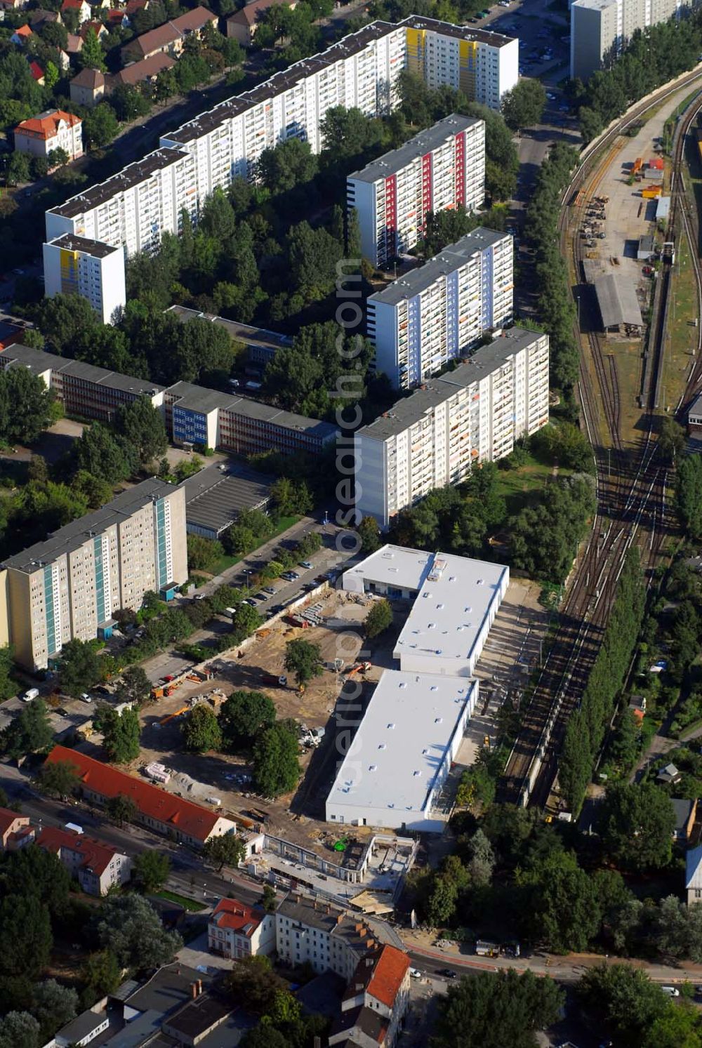 Aerial photograph Berlin-Lichtenberg - Blick auf die Baustelle des Market Stadtteilzentrums an der Alfred-Kowalke-Straße in Berlin-Lichtenberg. Beteiligte Firmen: GWB Gesellschaft für Geschäfts- und Wohnbauten mbH und Co. KG, Hauptstr. 1a, 22962 Siek, Tel.: 01407/908061 Bauleitung: PLK Städtebau, Winsstr. 53, 10405 Berlin, Tel.: 030/39071460 Baufirma: STRABAG Hoch- und Ingenieurbau AG, Bessemer Str. 42b, 12103 Berlin, Dipl.-Ing. Peter Dörges, Tel.: +49 (0)30 / 754 77-0, eMail: peter.doerges@strabag.de