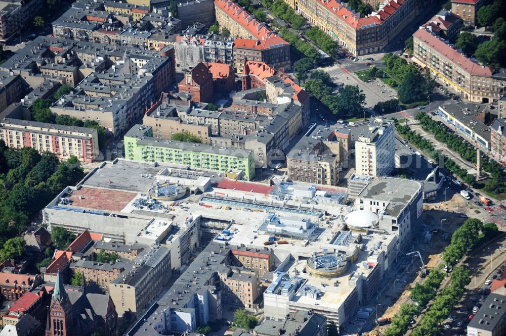 Aerial image Stettin / Szczecin - Blick auf die Baustelle vom Neubau des Einkaufszentrums Galeria Kaskada in Stettin / Szczecin durch die STRABAG AG und das ECE Projektmanagement. Construction of the shopping center Galeria Kaskada in Szczecin.