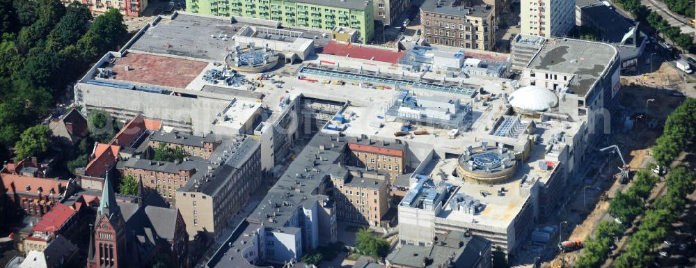 Aerial photograph Stettin / Szczecin - Blick auf die Baustelle vom Neubau des Einkaufszentrums Galeria Kaskada in Stettin / Szczecin durch die STRABAG AG und das ECE Projektmanagement. Construction of the shopping center Galeria Kaskada in Szczecin.