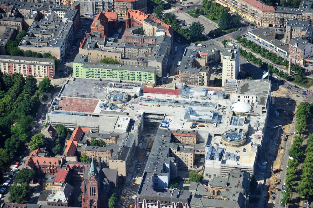 Aerial photograph Stettin / Szczecin - Blick auf die Baustelle vom Neubau des Einkaufszentrums Galeria Kaskada in Stettin / Szczecin durch die STRABAG AG und das ECE Projektmanagement. Construction of the shopping center Galeria Kaskada in Szczecin.