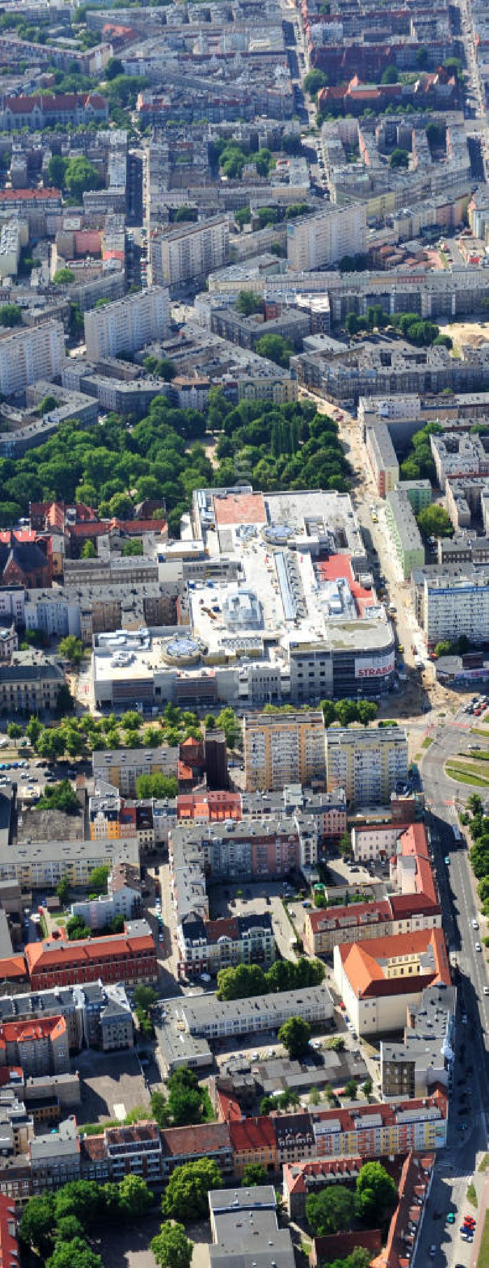 Stettin / Szczecin from the bird's eye view: Blick auf die Baustelle vom Neubau des Einkaufszentrums Galeria Kaskada in Stettin / Szczecin durch die STRABAG AG und das ECE Projektmanagement. Construction of the shopping center Galeria Kaskada in Szczecin.