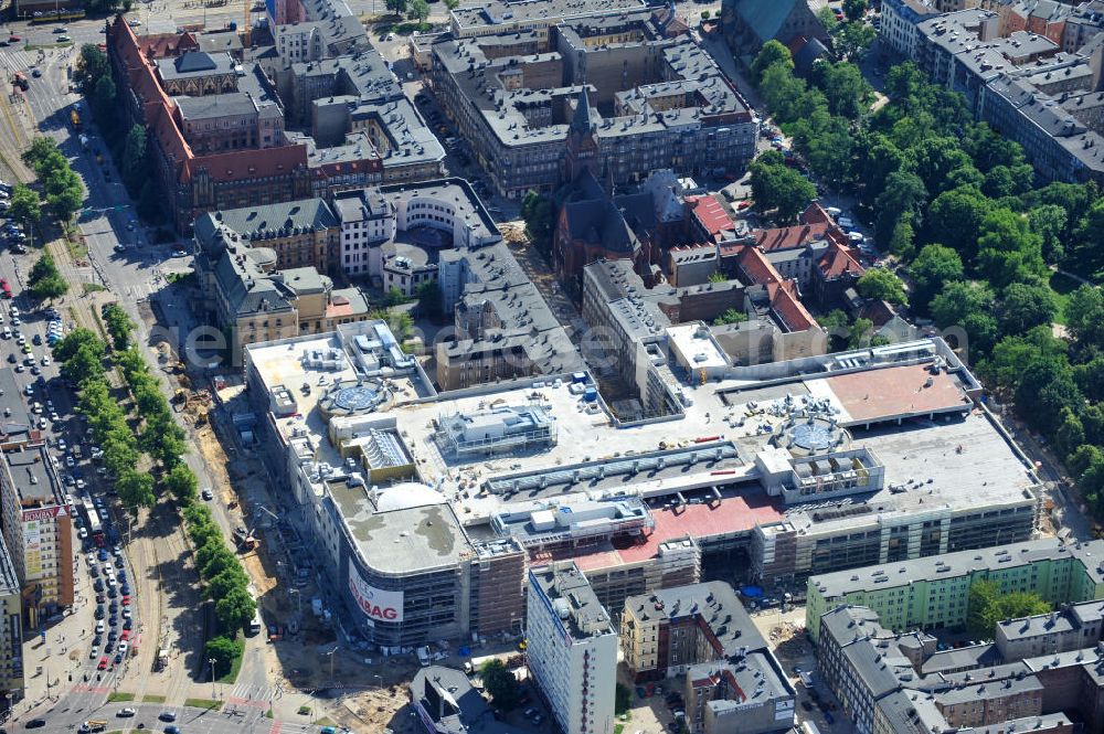 Aerial image Stettin / Szczecin - Blick auf die Baustelle vom Neubau des Einkaufszentrums Galeria Kaskada in Stettin / Szczecin durch die STRABAG AG und das ECE Projektmanagement. Construction of the shopping center Galeria Kaskada in Szczecin.