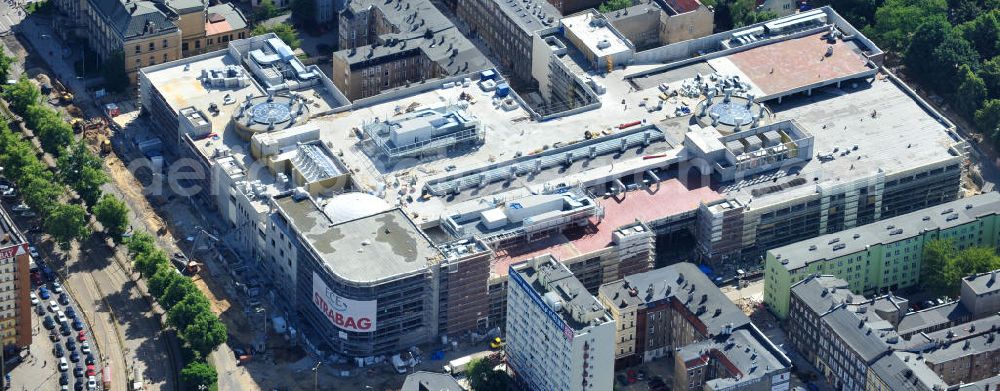 Aerial photograph Stettin / Szczecin - Blick auf die Baustelle vom Neubau des Einkaufszentrums Galeria Kaskada in Stettin / Szczecin durch die STRABAG AG und das ECE Projektmanagement. Construction of the shopping center Galeria Kaskada in Szczecin.