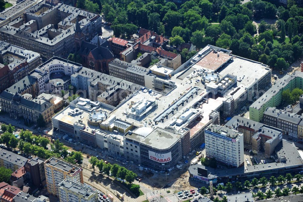 Aerial image Stettin / Szczecin - Blick auf die Baustelle vom Neubau des Einkaufszentrums Galeria Kaskada in Stettin / Szczecin durch die STRABAG AG und das ECE Projektmanagement. Construction of the shopping center Galeria Kaskada in Szczecin.