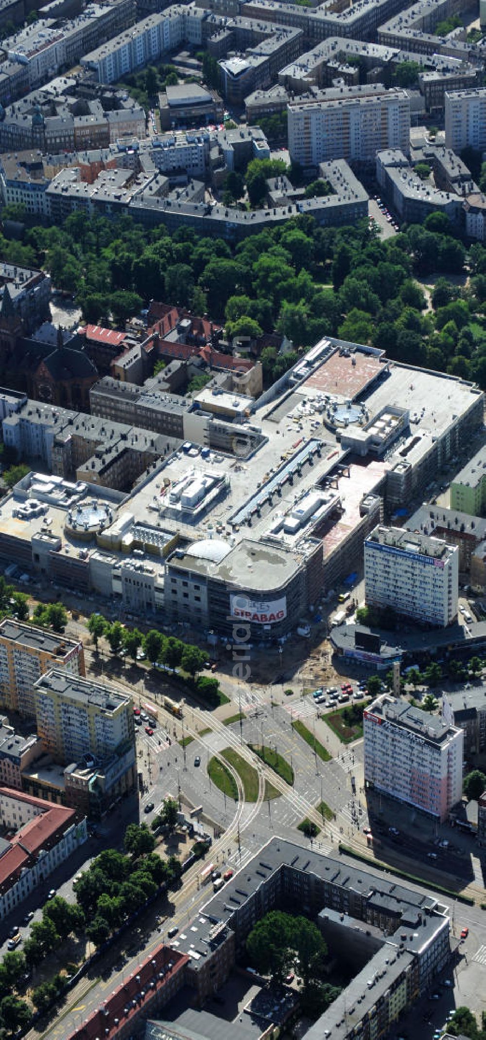 Stettin / Szczecin from the bird's eye view: Blick auf die Baustelle vom Neubau des Einkaufszentrums Galeria Kaskada in Stettin / Szczecin durch die STRABAG AG und das ECE Projektmanagement. Construction of the shopping center Galeria Kaskada in Szczecin.