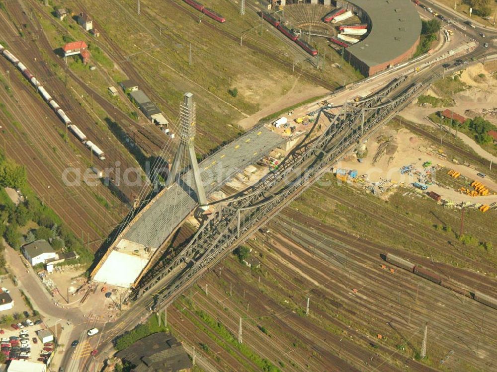 Aerial image Halle (Sachsen-Anhalt) - Im Februar 2004 haben die Arbeiten zum Neubau der Berliner Brücke begonnen. Abgeschlossen wird das Bauvorhaben Mitte 2006. Dies sieht eine entsprechende Objektplanung vor, die in der Bauverwaltung der Stadt Halle erarbeitet wurde. Das Projekt wird insgesamt etwa 28 Mio. Euro kosten.