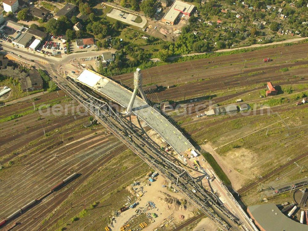 Aerial image Halle (Sachsen-Anhalt) - Im Februar 2004 haben die Arbeiten zum Neubau der Berliner Brücke begonnen. Abgeschlossen wird das Bauvorhaben Mitte 2006. Dies sieht eine entsprechende Objektplanung vor, die in der Bauverwaltung der Stadt Halle erarbeitet wurde. Das Projekt wird insgesamt etwa 28 Mio. Euro kosten.