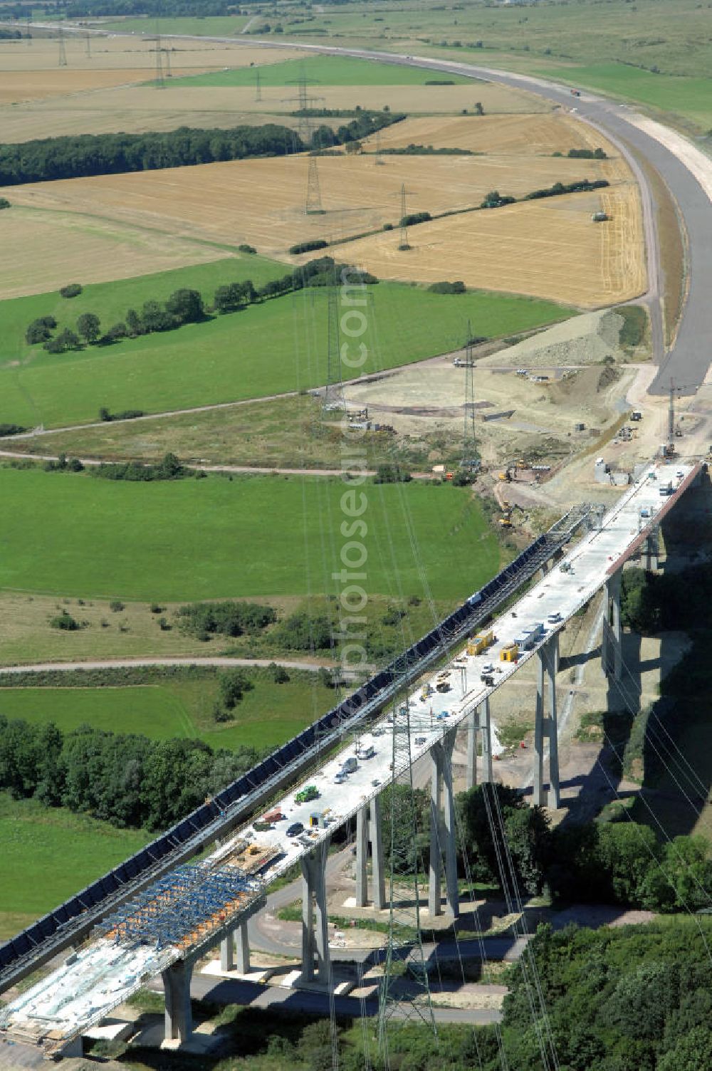 Aerial photograph Ettenhausen - Blick auf die Baustelle der neuen Nessetalbrücke mit einer Länge von 380 m. Die Brücke ist Teil des Projekt Nordverlegung / Umfahrung Hörselberge der Autobahn E40 / A4 in Thüringen bei Eisenach. Durchgeführt werden die im Zuge dieses Projektes notwendigen Arbeiten unter an derem von den Mitarbeitern der Niederlassung Weimar der EUROVIA Verkehrsbau Union sowie der Niederlassungen Abbruch und Erdbau, Betonstraßenbau, Ingenieurbau und TECO Schallschutz der EUROVIA Beton sowie der DEGES.