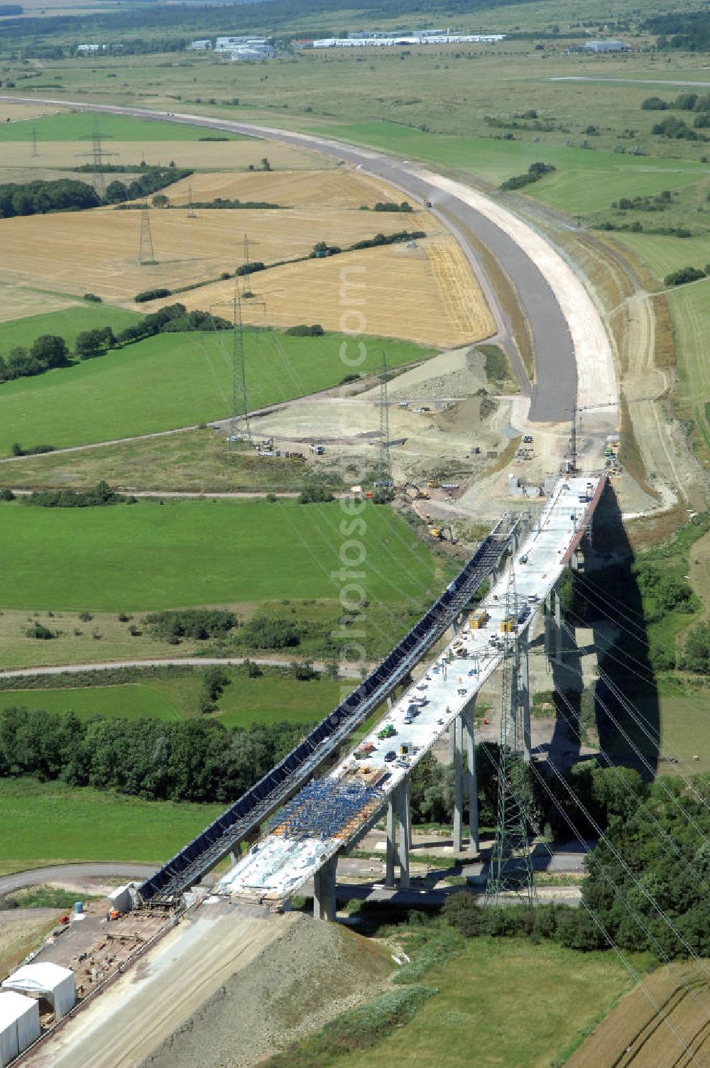 Aerial photograph Ettenhausen - Blick auf die Baustelle der neuen Nessetalbrücke mit einer Länge von 380 m. Die Brücke ist Teil des Projekt Nordverlegung / Umfahrung Hörselberge der Autobahn E40 / A4 in Thüringen bei Eisenach. Durchgeführt werden die im Zuge dieses Projektes notwendigen Arbeiten unter an derem von den Mitarbeitern der Niederlassung Weimar der EUROVIA Verkehrsbau Union sowie der Niederlassungen Abbruch und Erdbau, Betonstraßenbau, Ingenieurbau und TECO Schallschutz der EUROVIA Beton sowie der DEGES.