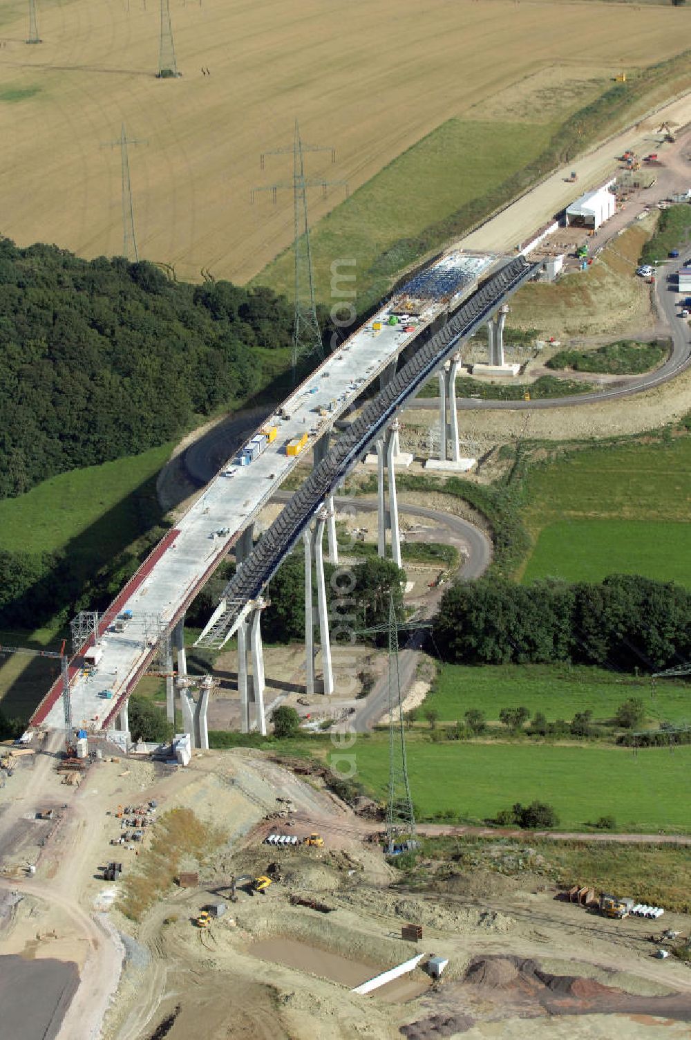 Ettenhausen from the bird's eye view: Blick auf die Baustelle der neuen Nessetalbrücke mit einer Länge von 380 m. Die Brücke ist Teil des Projekt Nordverlegung / Umfahrung Hörselberge der Autobahn E40 / A4 in Thüringen bei Eisenach. Durchgeführt werden die im Zuge dieses Projektes notwendigen Arbeiten unter an derem von den Mitarbeitern der Niederlassung Weimar der EUROVIA Verkehrsbau Union sowie der Niederlassungen Abbruch und Erdbau, Betonstraßenbau, Ingenieurbau und TECO Schallschutz der EUROVIA Beton sowie der DEGES.