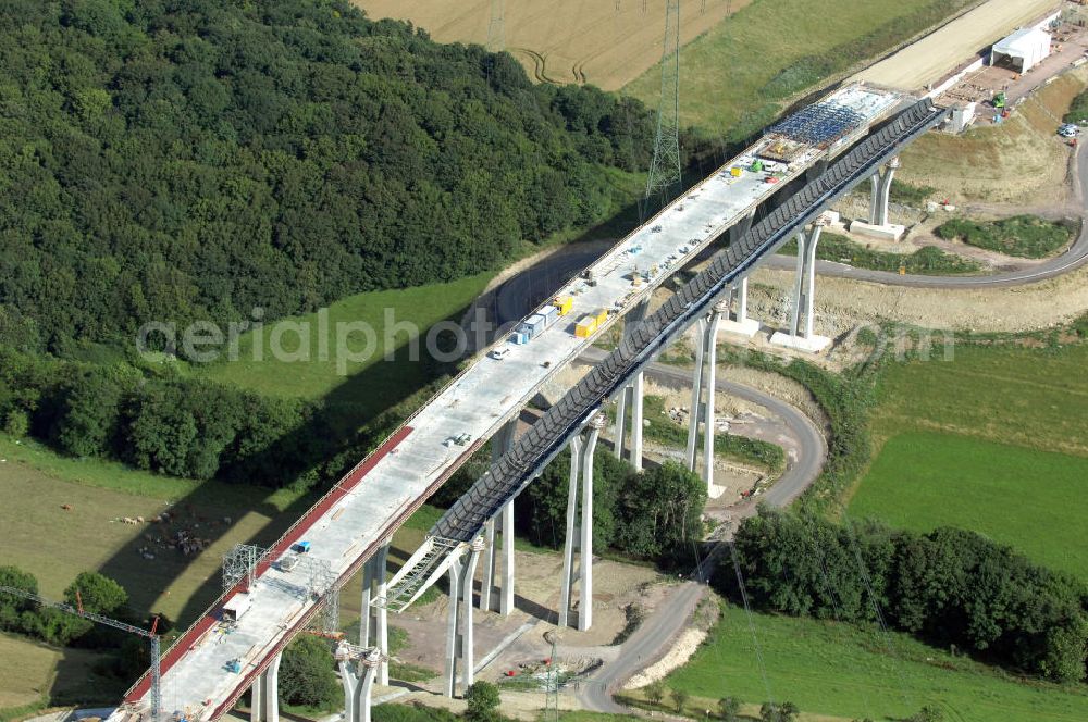 Aerial photograph Ettenhausen - Blick auf die Baustelle der neuen Nessetalbrücke mit einer Länge von 380 m. Die Brücke ist Teil des Projekt Nordverlegung / Umfahrung Hörselberge der Autobahn E40 / A4 in Thüringen bei Eisenach. Durchgeführt werden die im Zuge dieses Projektes notwendigen Arbeiten unter an derem von den Mitarbeitern der Niederlassung Weimar der EUROVIA Verkehrsbau Union sowie der Niederlassungen Abbruch und Erdbau, Betonstraßenbau, Ingenieurbau und TECO Schallschutz der EUROVIA Beton sowie der DEGES.