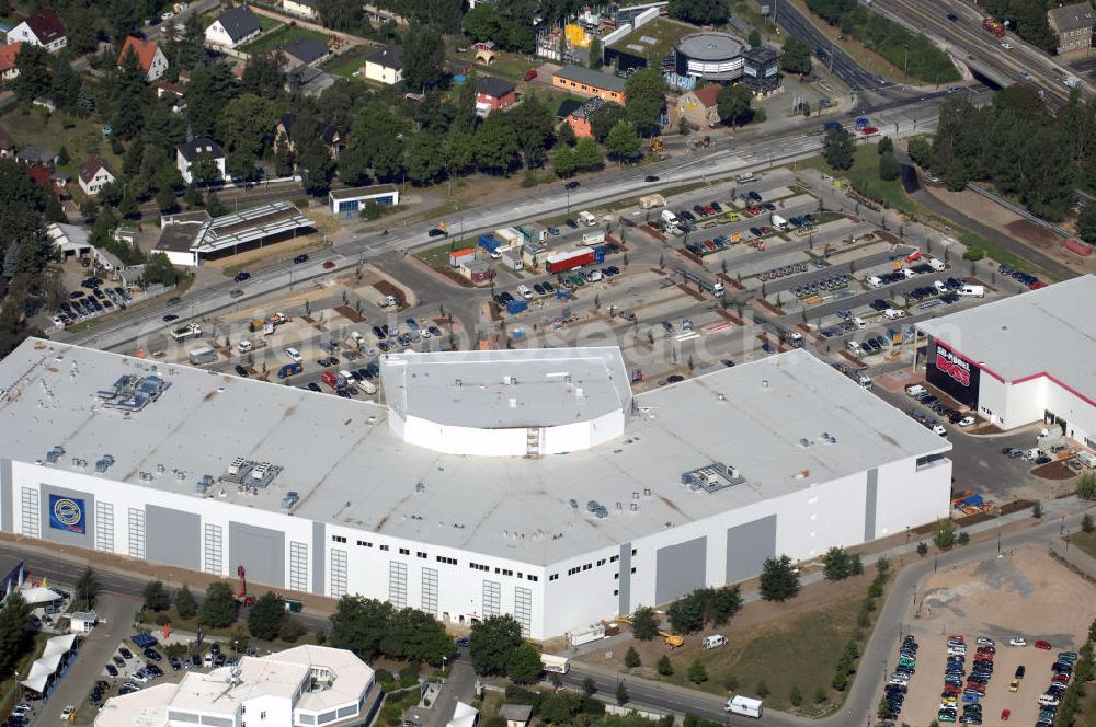 Potsdam from above - Blick auf eine Baustelle in Potsdam-Drewitz. Hier entsteht bis August 2008 ein Einrichtungskomplex des Möbelhaus Porta und der Discounter Möbel Boss. Es sollen 250 Arbeitsplätze geschaffen werden und 50 Mio. Euro investiert werden. Kontakt: Porta Möbel Handelsgesellschaft mbH & Co. KG, Bakenweg 16 - 20, 32457 Porta Westfalica, Tel. +49 (0)5731 609 0