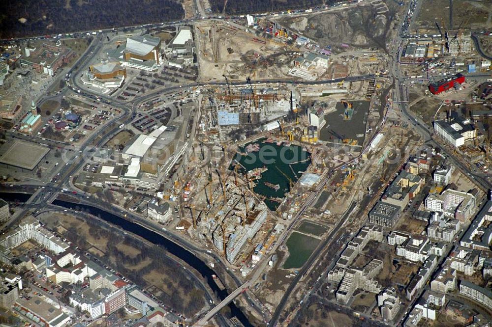 Aerial image Berlin - TIERGARTEN - Blick auf Baustelle am Potsdamer Platz in Berlin-Tiergarten. 1995